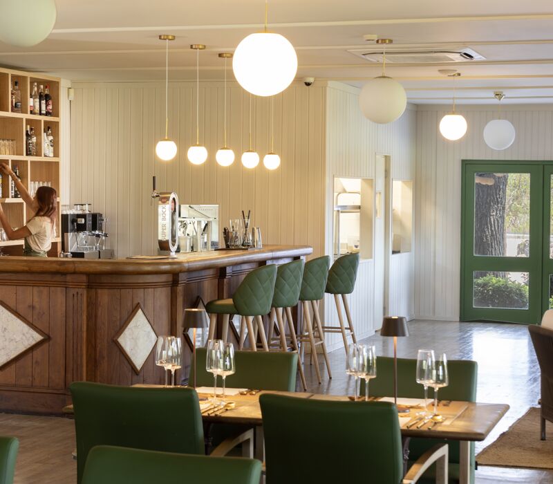 Balaia Golf Village bar